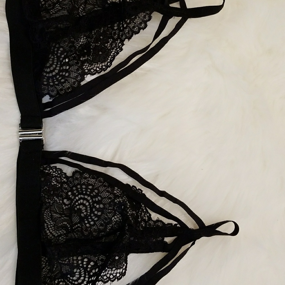 New Arrival!๐๏ธ Strappy Lace Black Bralette - Picture 6 of 7